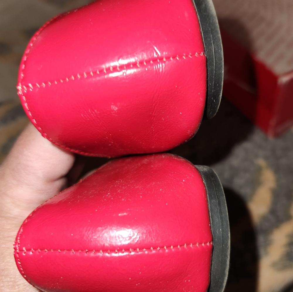 American Eagle Red Flats 6.5 - Picture 5 of 6
